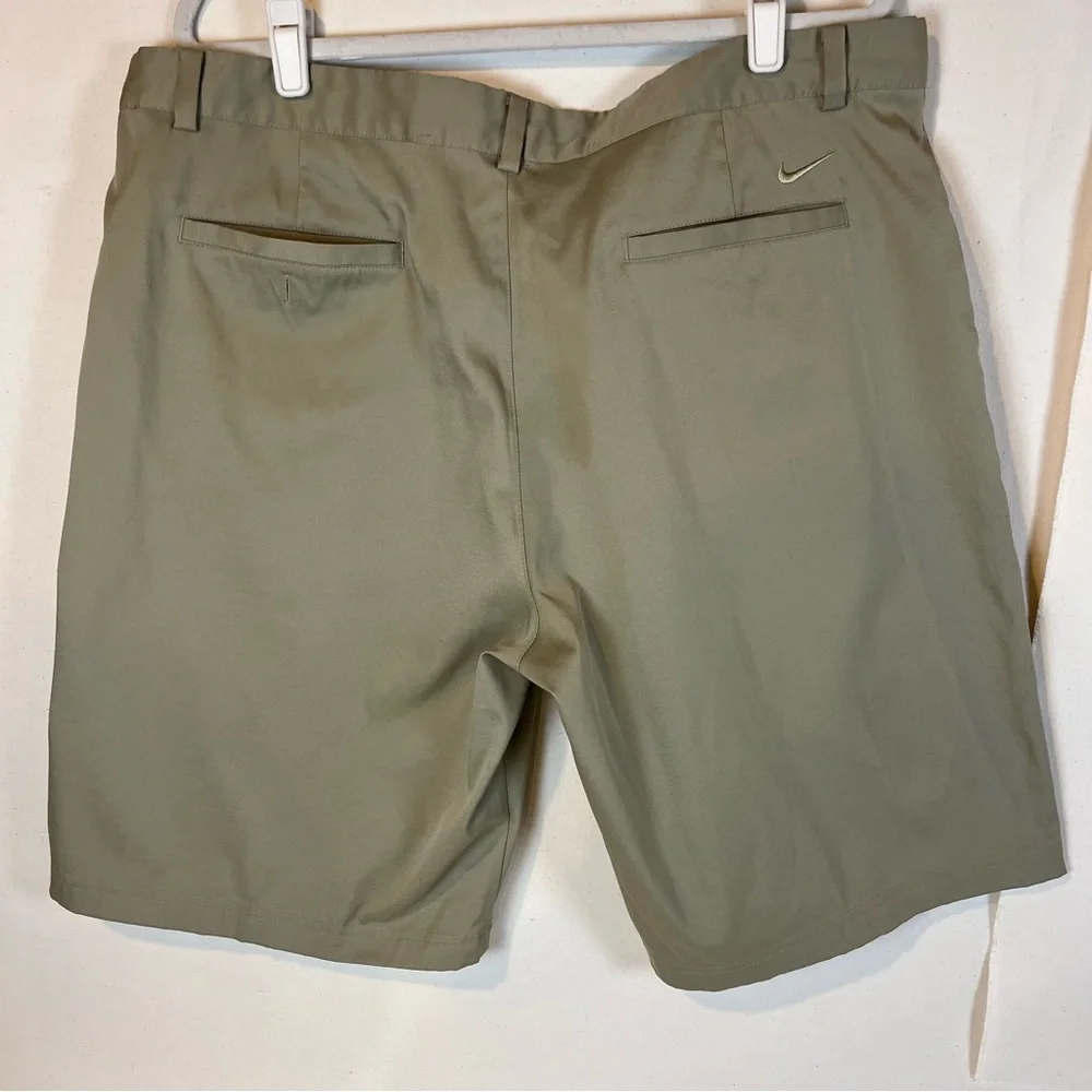 Nike Men's Tan-Beige Dri Fit Golf‎ Shorts size 40 Standard Fit